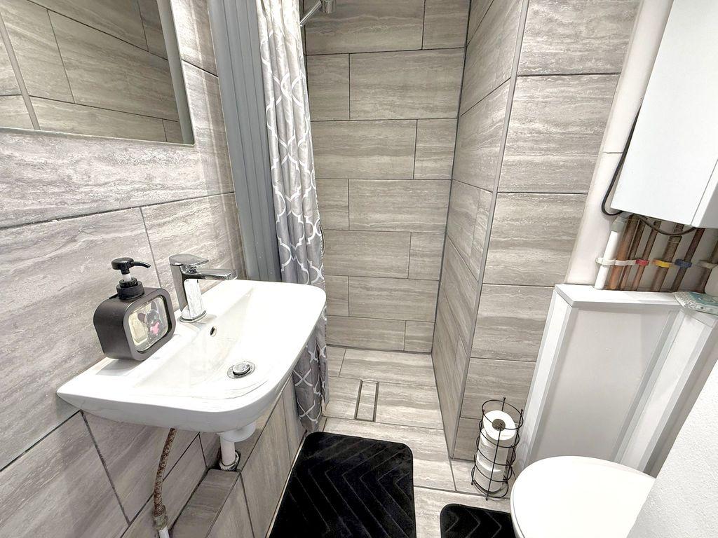 Shower Room -...