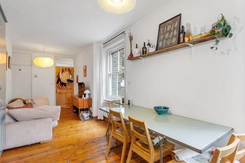 2 bedroom flat for sale, Newington Green Mansions, London, N16