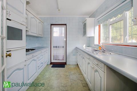 3 bedroom end of terrace house for sale, Ward Close, Waltham Cross
