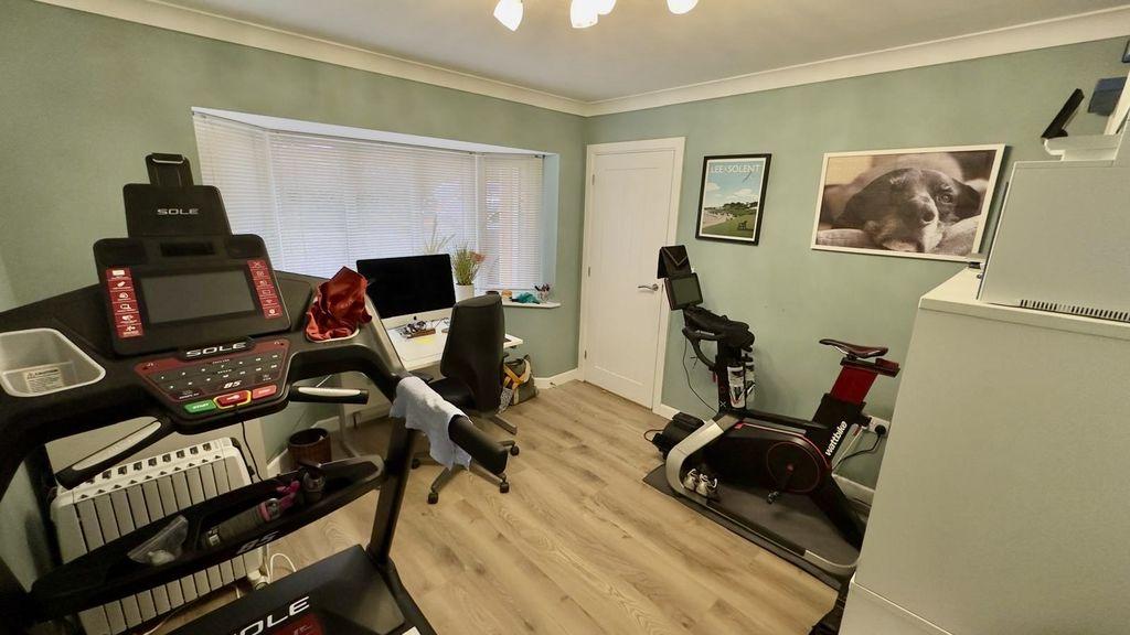 Bedroom 5/Study