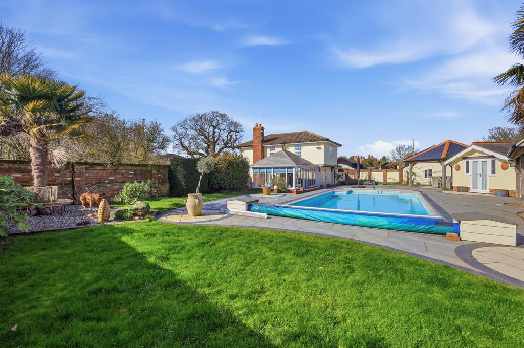 Gardens/Pool Area