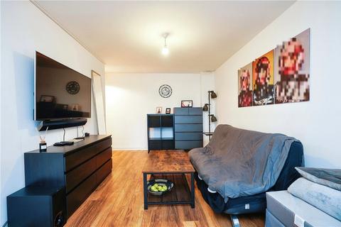 1 bedroom flat for sale, Falcon Road, London, SW11