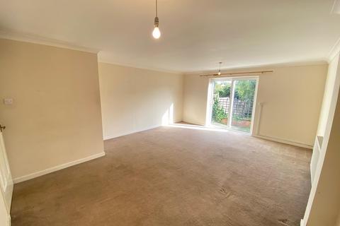 3 bedroom terraced house to rent, Cedar Avenue, Spixworth, NORWICH