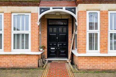 2 bedroom ground floor flat for sale, Cherry Garden Avenue, Folkestone, CT19