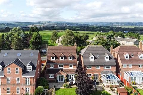 6 bedroom detached house for sale, Hartshead Court, Liversedge, West Yorkshire, WF15