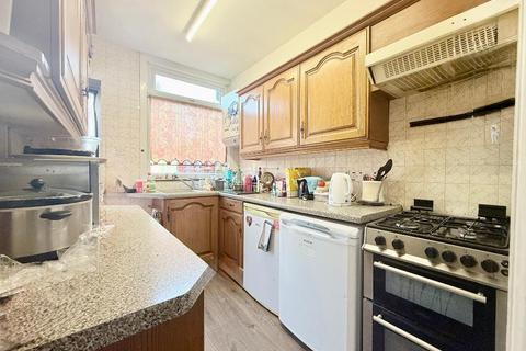 3 bedroom semi-detached house for sale, Montrose Avenue, New Bedford Road, Luton, Bedfordshire, LU3 1HT