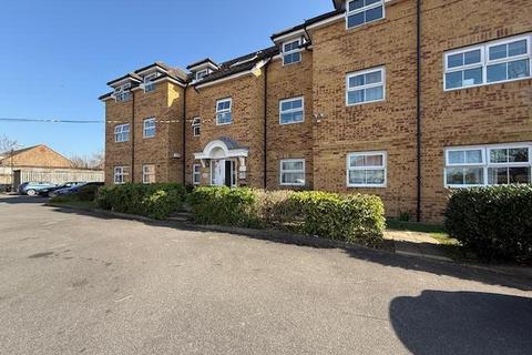 2 bedroom flat to rent, Rutland Avenue, Slough, SL1 3AL