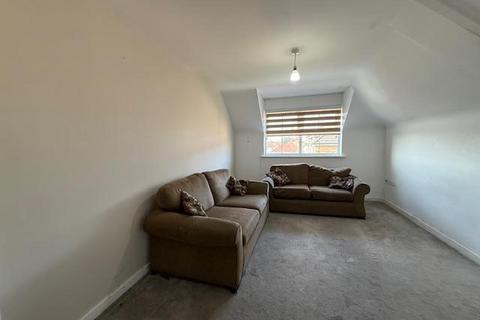 2 bedroom flat to rent, Rutland Avenue, Slough, SL1 3AL