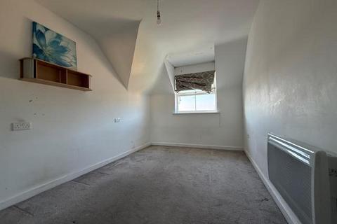 2 bedroom flat to rent, Rutland Avenue, Slough, SL1 3AL