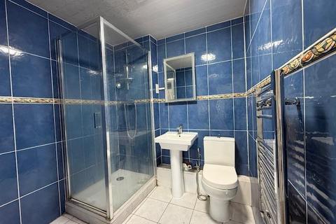 2 bedroom flat to rent, Rutland Avenue, Slough, SL1 3AL