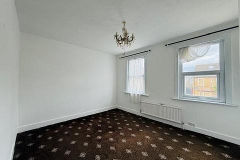 4 bedroom house to rent, Belgrave Road, Slough, SL1 3RG