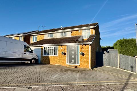4 bedroom semi-detached house for sale, Buckingham Drive, Stopsley, Luton, Bedfordshire, LU2 9RE