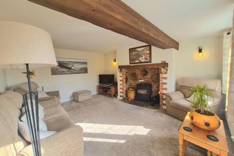 3 bedroom detached house for sale, Dowthorpe End, Earls Barton, Northamptonshire NN6