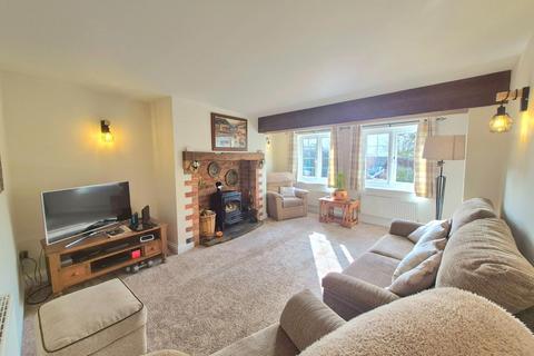 3 bedroom detached house for sale, Dowthorpe End, Earls Barton, Northamptonshire NN6