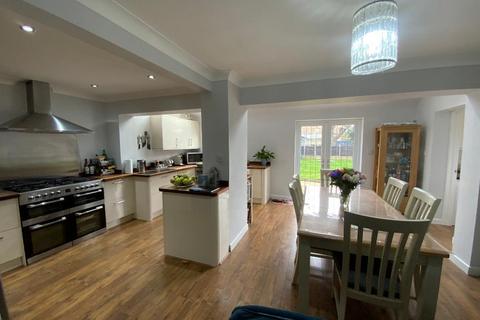 5 bedroom semi-detached house for sale, Hornchurch RM12