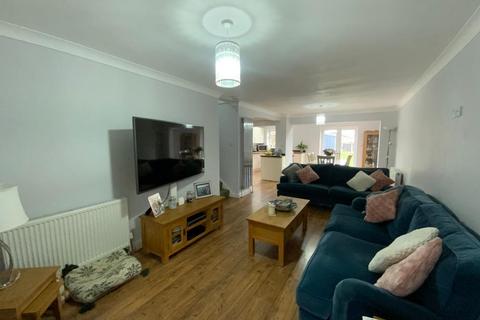 5 bedroom semi-detached house for sale, Hornchurch RM12