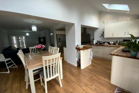 5 bedroom semi-detached house for sale, Hornchurch RM12