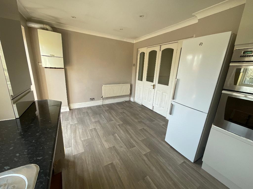 KITCHEN 15' x 10'7