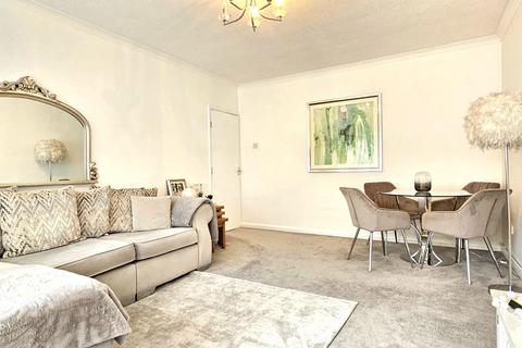 2 bedroom apartment for sale, Long Oaks Court, Swansea SA2