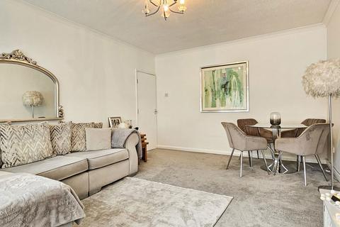 2 bedroom apartment for sale, Long Oaks Court, Swansea SA2