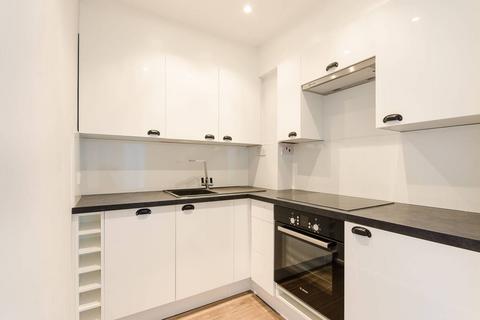2 bedroom flat for sale, West Hill Road, Southfields, London, SW18