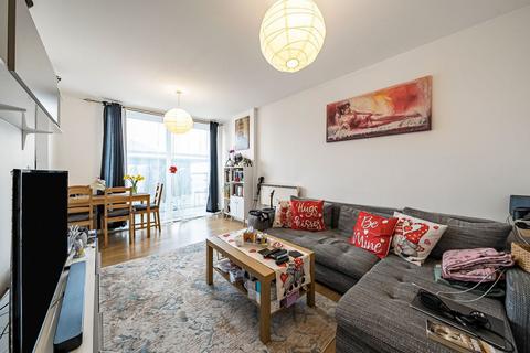 1 bedroom flat for sale, Hamlyn House, High Street, Feltham, TW13