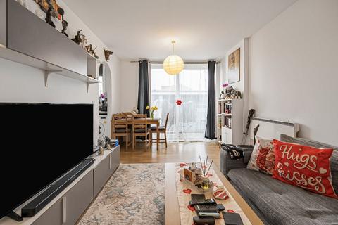 1 bedroom flat for sale, Hamlyn House, High Street, Feltham, TW13