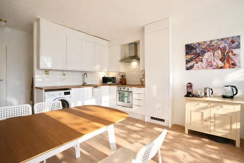 3 bedroom flat for sale, Ashbourne Avenue, London NW11