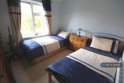3 bedroom semi-detached house to rent, Basford Park Road, Newcastle, ST5