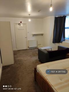 Studio to rent, Sydney Road, London, N8