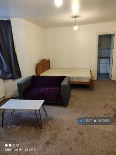 Studio to rent, Sydney Road, London, N8