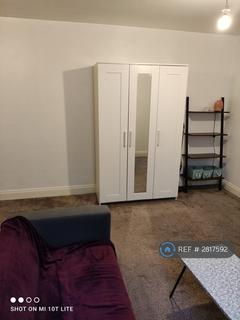 Studio to rent, Sydney Road, London, N8