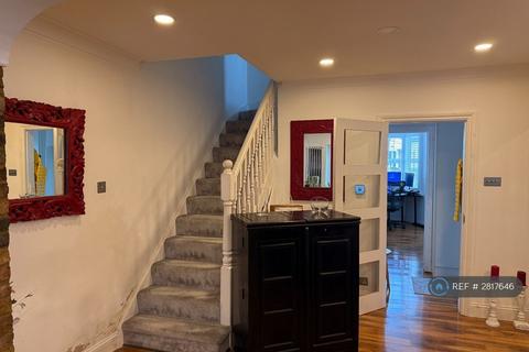 1 bedroom in a house share to rent, Whitton Road, Hounslow, TW3