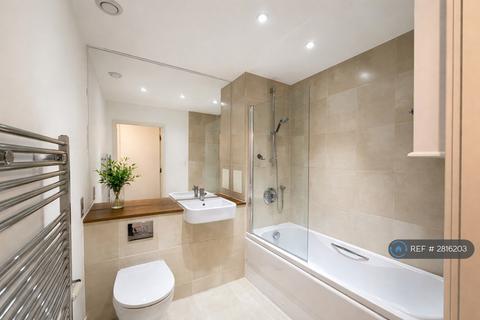 3 bedroom flat to rent, London, London, E15