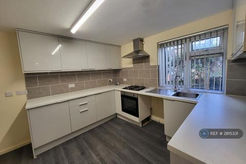 3 bedroom semi-detached house to rent, Robin Lane, Wellingborough, NN8