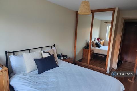 2 bedroom flat to rent, Kipling Drive, London, SW19