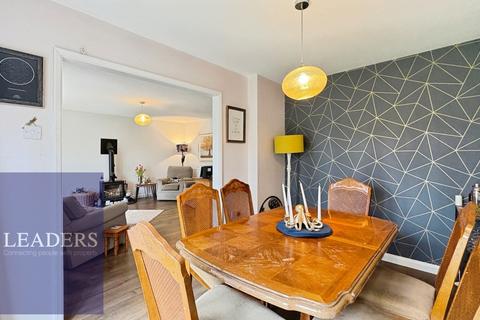 4 bedroom end of terrace house for sale, Ravens Avenue, Halstead, Essex