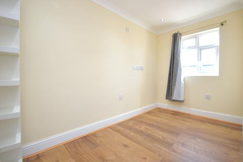 1 bedroom in a house share to rent, Spencer Road, London W3 6DN