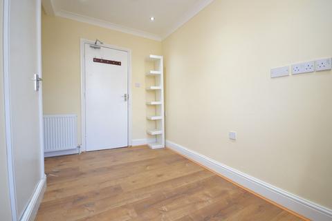 1 bedroom in a house share to rent, Spencer Road, London W3 6DN