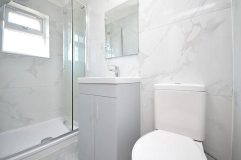 1 bedroom in a house share to rent, Spencer Road, London W3 6DN