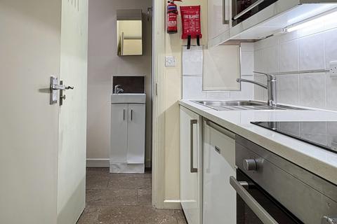 Studio to rent, Anson Road