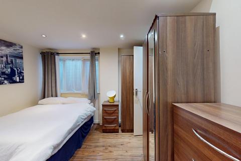 Studio to rent, Ash Grove