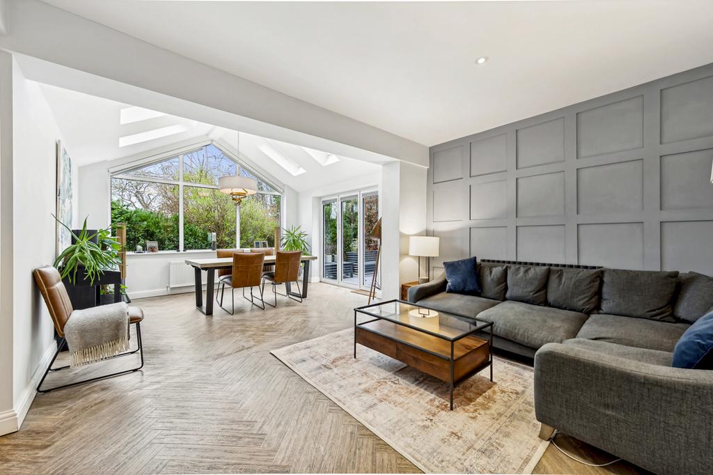 Living Room/Dining