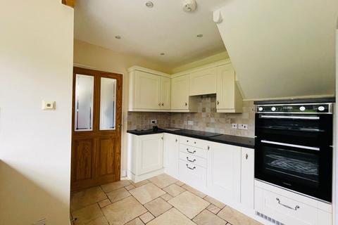 3 bedroom semi-detached house to rent, Rothwell Road, Malvern, WR14 4HX