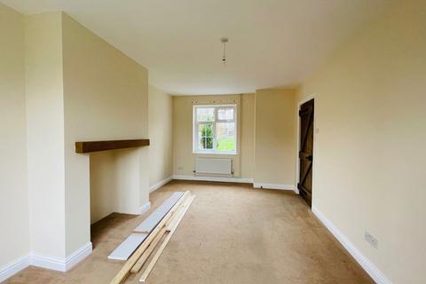3 bedroom semi-detached house to rent, Rothwell Road, Malvern, WR14 4HX