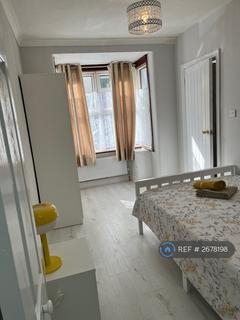 4 bedroom terraced house to rent, Cecil Street, Watford, WD24