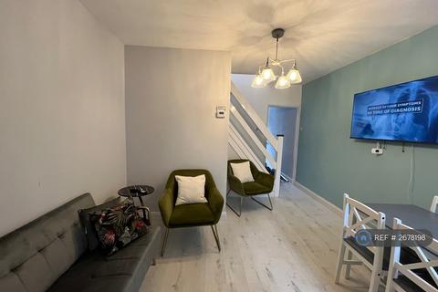 4 bedroom terraced house to rent, Cecil Street, Watford, WD24