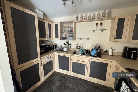2 bedroom flat to rent, Quarry Avenue, Stoke-On-Trent, ST4