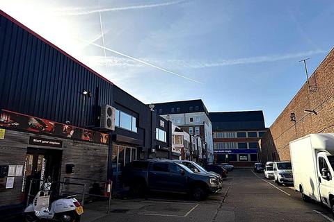 Industrial unit to rent, Allied Way London W3 0RQ