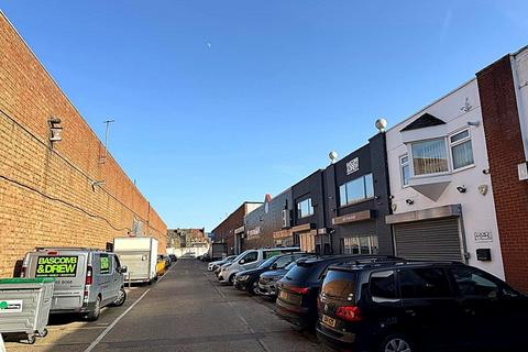 Industrial unit to rent, Allied Way London W3 0RQ